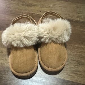 Toddler 8 - Fur Sandals